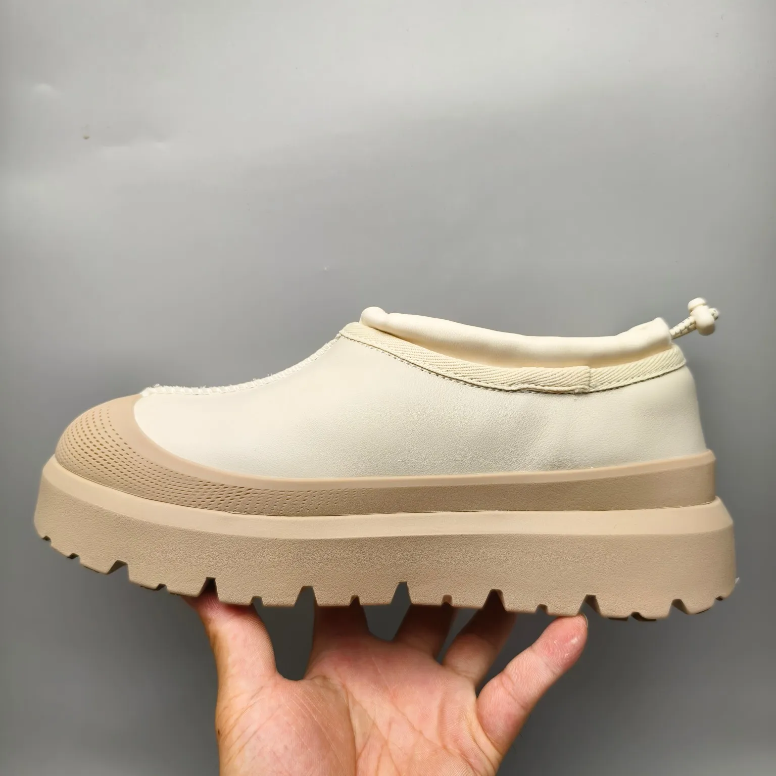 💰560 UGG sheepskin all-in-one snow boots 8351 Slip-on leather casual boots for men and women Color: White Black Number: 35-46